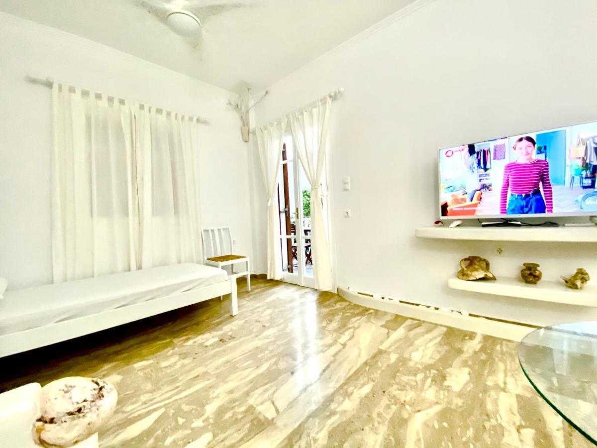 Deluxe Studios & Suites Ageri-Milos Adamantas  Dış mekan fotoğraf