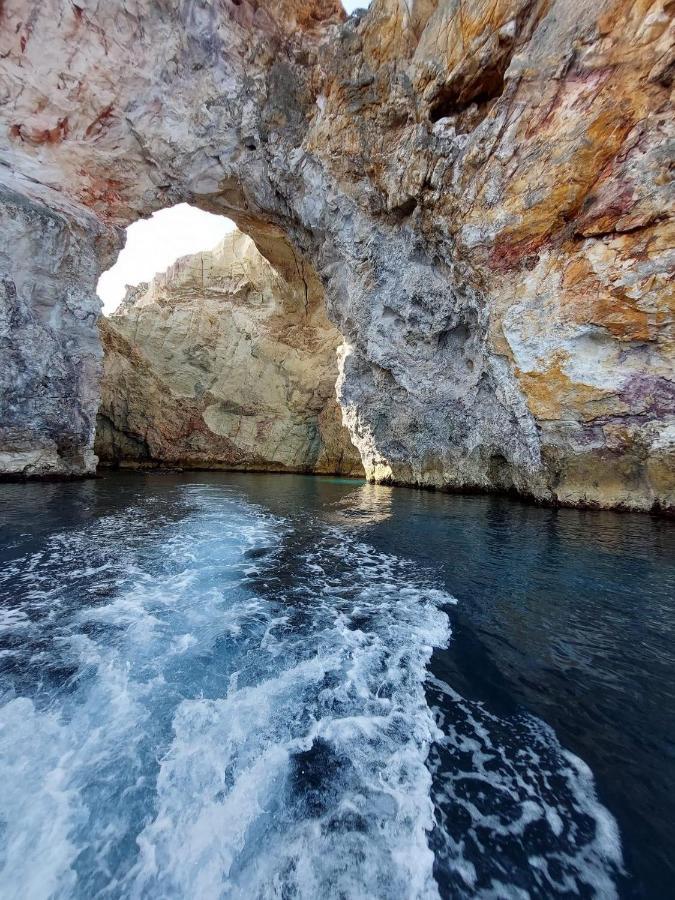 Deluxe Studios & Suites Ageri-Milos Adamantas  Dış mekan fotoğraf